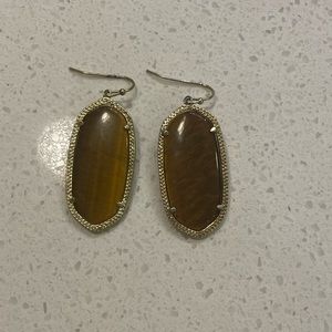 KENDRA SCOTT TIGERS EYE ELLE EARRINGS